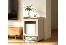 Moderner Schrank für Saugroboter mit versteckter Ladestation und Beistelltisch in Khaki Schrankmöbel für Saugroboter mit versteckter Ladestation und Beistelltisch Freistehendes, modernes Aufbewahrungsmöbel mit Türen für Flur, Wohn- und Schlafzimmer(Khaki,50 x 40 x 75 cm)